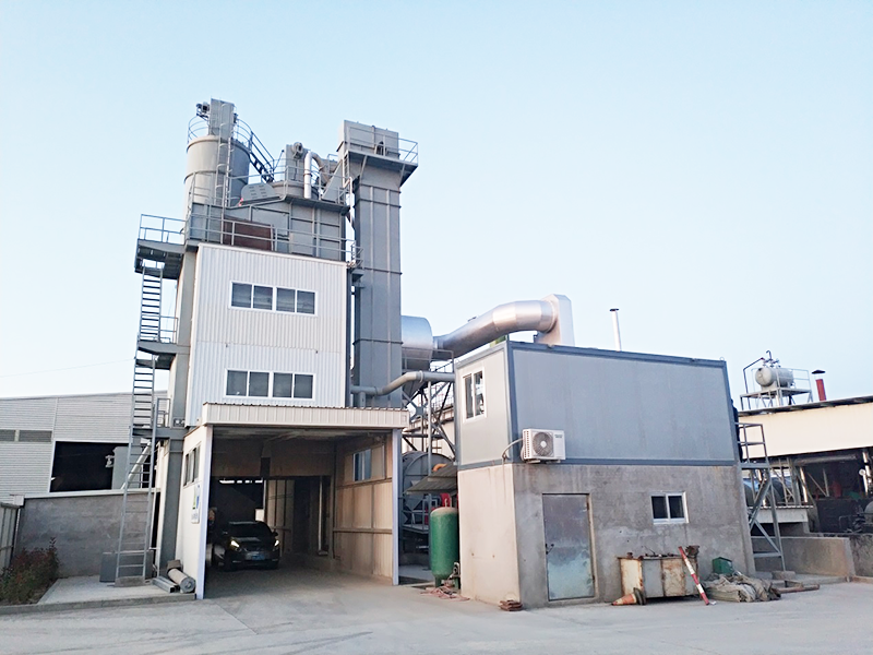 二、2017年10月山東濰坊工地qlb3000型瀝青攪拌站